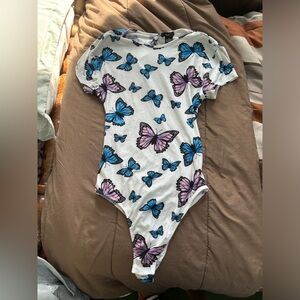 Rue21 butterfly  pattern short sleeve body suit ! Worn once ! 🦋💜